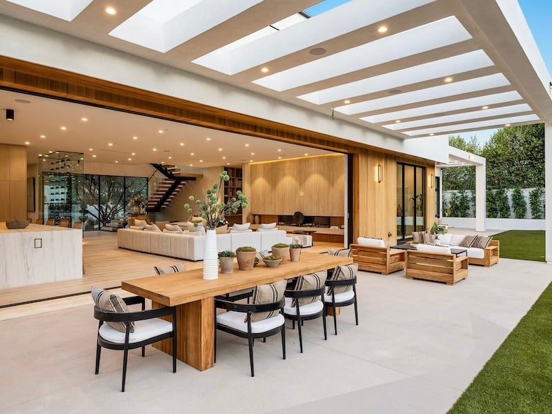 10 Exciting New Trends In Custom Home Design In The Washington DC Area - Seamless Indoor Outdoor Living