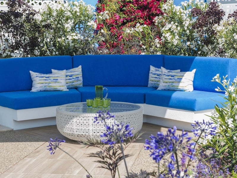 10 Tips For Choosing The Right Outdoor Furniture and Accessories For Your Home - 1