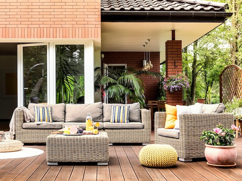 10 Tips For Choosing The Right Outdoor Furniture and Accessories For Your Home
