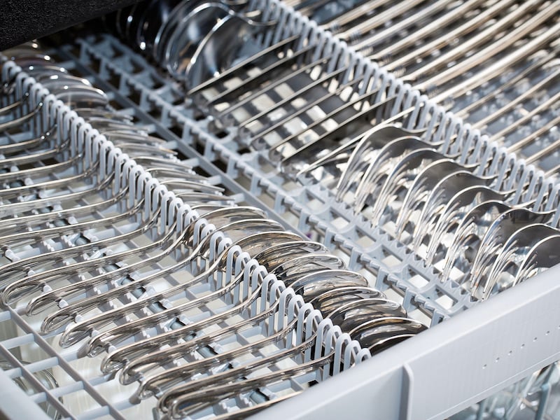 A Guide To Choosing The Best Dishwasher For You - Capacity and Adjustable Racks