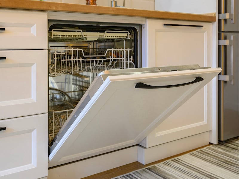 A Guide To Choosing The Best Dishwasher For You - Colors and Finishes