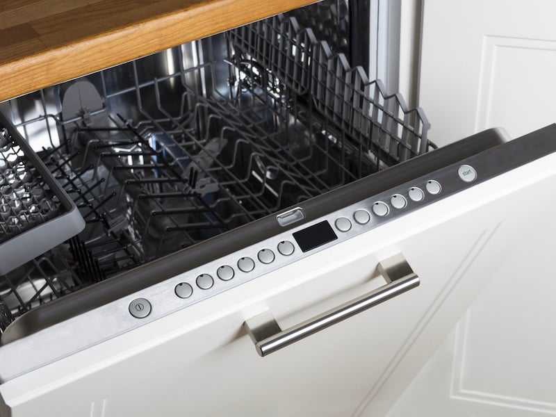 A Guide To Choosing The Best Dishwasher For You - Controls and Handles 2