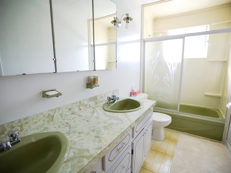 Demystifying The Process Of Remodeling Your Bathroom - Old Bathroom