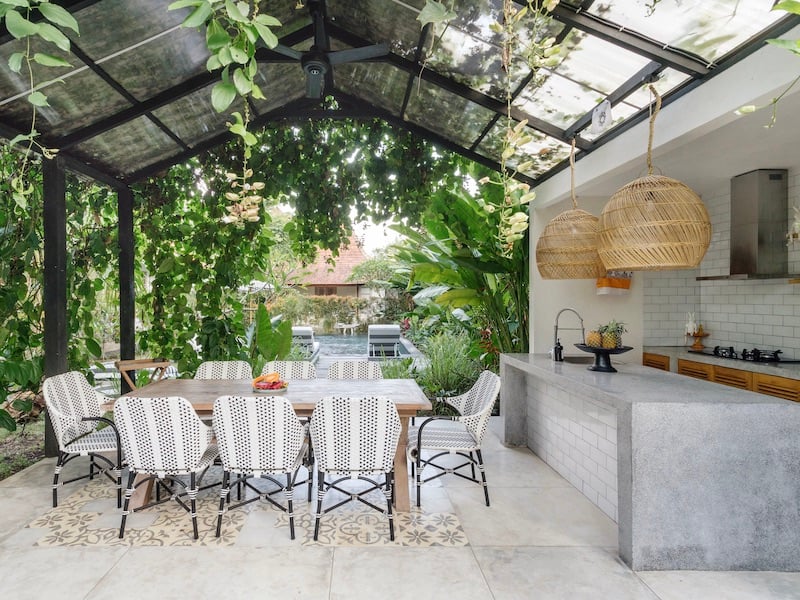 How To Design The Perfect Outdoor Living Space - Kitchen