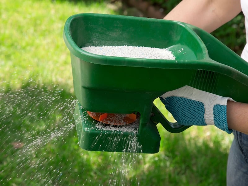 How To Prepare Your Lawn and Garden For Spring - Use Fertilizer
