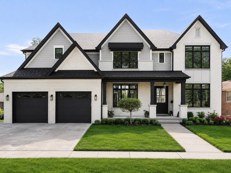 Taking Care Of Your Lawn In The Summer Heat - Fertilize On A Schedule