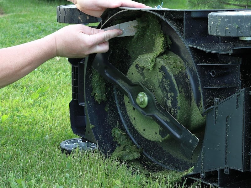Taking Care Of Your Lawn In The Summer Heat - Sharpen Your Blades