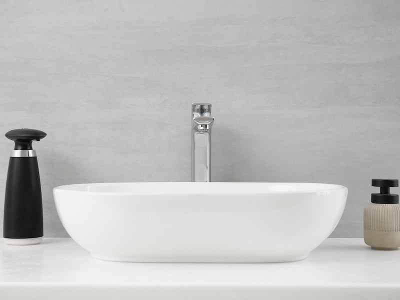 What You Need To Know When Choosing Faucets For Your Bathroom - Hands Free Or Touchless