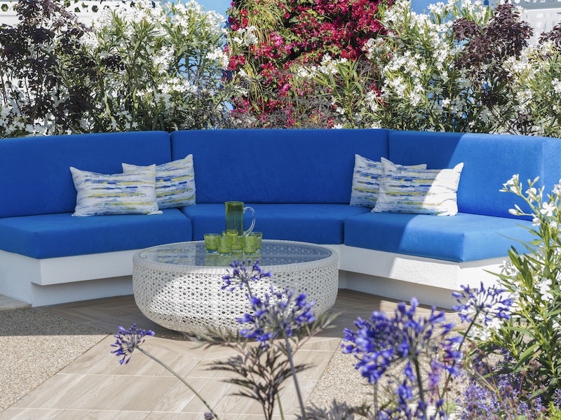 How To Choose The Best Outdoor Furniture And Accessories For Your Home