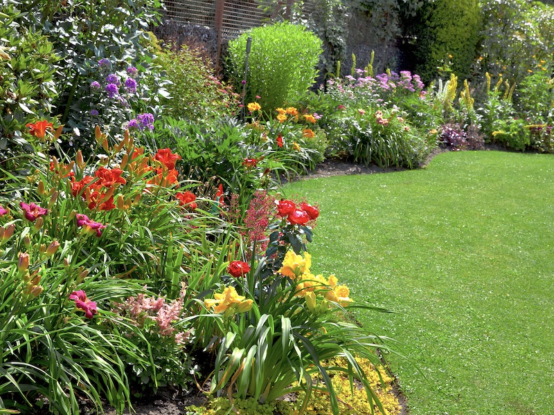 How To Prepare Your Lawn and Garden For Spring and Summer